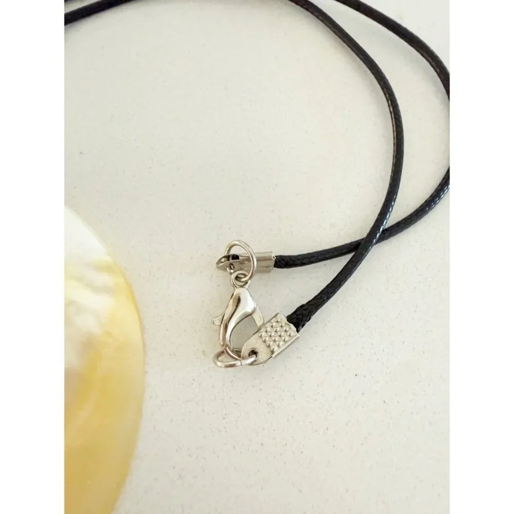 Shell Detail Ring Rope Necklace - Picture 3 of 6